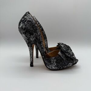 Badgley Mischka Platform Peep Toes Metallic Silver-Black Bow Heels Size 7.5 M